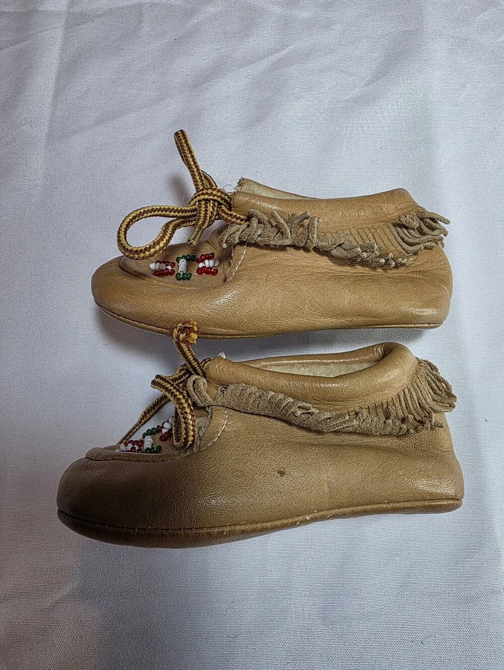Vintage Baby Tan Leather Minnetonka Moccasin Shoes w Bead Detail Size 3 EUC